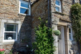 Worton House | Lupin Cottage in Gunnerside, Swaledale