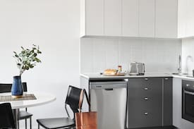 Hughesdale Apartment | Oakleigh 14 nights - One Bedroom Apartment