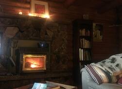 Burley Cabin | Cozy, Romantic lakefront Log Cabin
