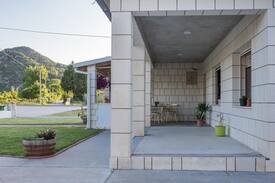 Stasevica House | Two bedroom house with terrace Staševica, Neretva Delta - Ušće Neretve (K-17672)