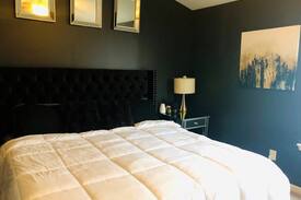 Belmont House | Cute Townhouse minutes from downtown!