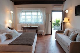 Castel Rocchero House | Country Suite, La Maragliana, Monferrato, Unesco