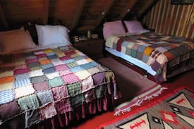 Dixon Bed & Breakfast | Aunt Phoebe's Cabin - Rock Eddy Bluff Cabins