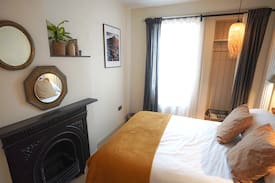 Portrush House | Skipper's Seaside Retreat. Pet Friendly. Portrush