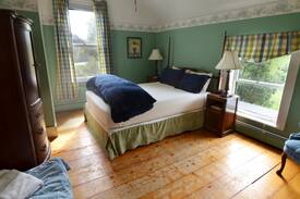 West Rutland Bed & Breakfast | The Paw House Inn
