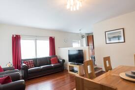 Glasgow Apartment | Spacious 3 bedroom flat