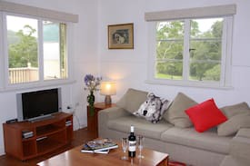 Wyong Creek House | Yarramalong Valley Horse Farm Stay House