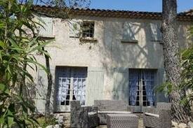 Taillades Villa | Tres grande villa dans la pinède