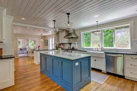 New London House | Winter Getaway & Mt. Sunapee Ski Retreat
