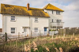 Camber House | 5⭐️ Rufty Tufty views over the atmospheric marsh!