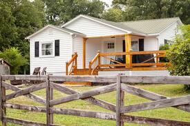 Benton House | Shabo Farms Country Paradise 3 bed 2 bth sleeps 10