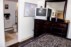 Southfield House | Private Bedroom & Bath Suite/Luxury Home Metro Det