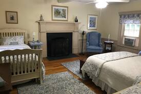 Floyd House | Fiddlesticks Farmhouse - Jane Austen Room