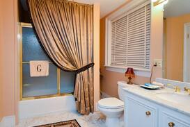 Natchez Bed & Breakfast | Alvarez Fisk Room - Choctaw Hall Bed & Breakfast