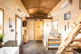 Denison House | Lake Texoma - Luxury Tiny Home/Cabin 2 - Sleeps 8