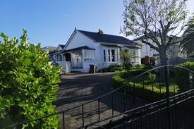 Bluff Hill Villa | Beautiful family house with swimming pool
