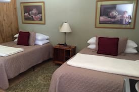 Council Grove Cabin | Prairie Lodge Motel