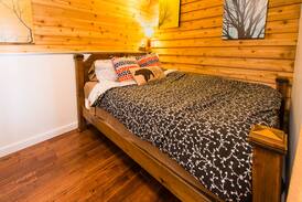 Revelstoke House | FacePlant B&B Cozy and New.