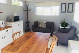 Claremont Apartment | Cottage with Beautiful Mountain view