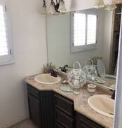 Biggs Field Bed & Breakfast | Private Room *QUEEN* Hilltop house