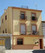 Angues House | Casa Marzo