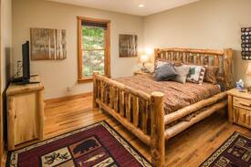 Boone Cabin | Bearadise Cabin with Hot Tub