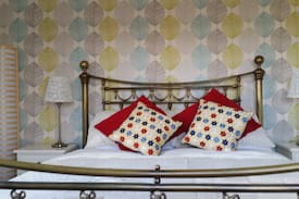 Kendal House | Beautiful Room & Private Bathroom- Hayfell Rise