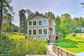 New London House | New London Home w/ Dock Nestled on Badin Lake