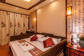 Jiashan House | 西塘古镇景区内彩云堂清和（典雅大床房）
