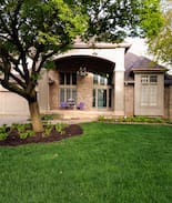 South Central Omaha House | Lisa's Garden Getaway -private floor of large home