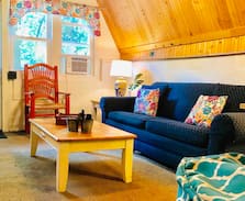 Lakeside Cabin | Jasmine Folly - Cozy, Unique Cottage in Lakeside
