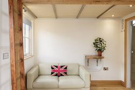 East Ashling House | The Studio Lodge - Luxury + Breakfast Nr Goodwood