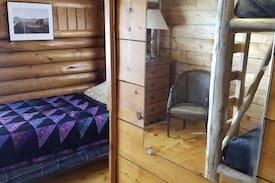 Saratoga Cabin | Copperline Lodge Bedroom 1