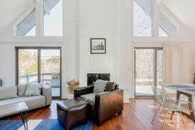 Beach Hampton House | Charming light-filled Amagansett Dunes beach house