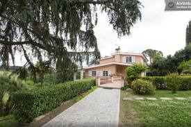 Riano Bed & Breakfast | Rome - Villa in beautiful park oliv