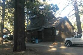 Al Tahoe House | Cozy loft bedroom in classic home near the beach