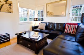 Manly Vale House | Manly Sunshine Cottage - quiet family retreat