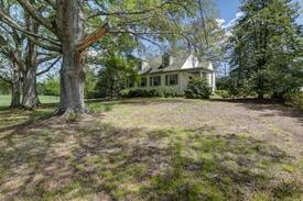 Ashland House | Large Room in Country House