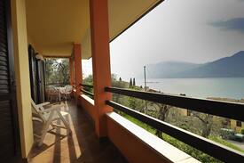 Cassone House | Villa Lory-Appartamento in villa vista lago