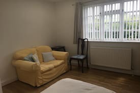 Loughton House | Single-twin or 3 room shared bthrm in High Beach