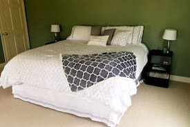 Wilkesboro House | A Treasured Retreat - Queen Room
