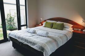 Rockingham Apartment | Medicos' Haven, Rockingham, 10 mins to hospital!