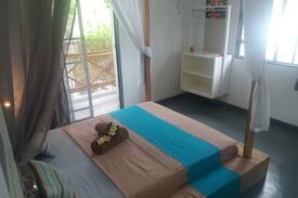 Blue Bay Bed & Breakfast | le jardin de frangipane 1