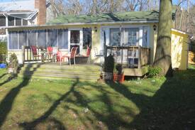 White Lake House | Renovated White Lake bungalow-dbl