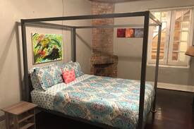 French Quarter House | Charming French Quarter Bungalow Sleeps 7