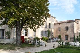 Montmeyran House | maison de caractère