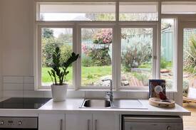 Daylesford House | "Morrie" mid century cottage Daylesford central