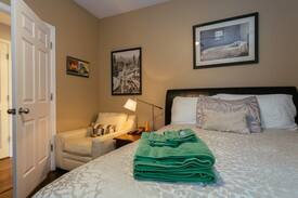 Uptown Apartment | Uptown Gem-Private Room & Bathroom-Free Parking