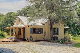 Scaly Mountain Cabin | Quiet Scaly Mountain Cottage w/Front Porch & Views