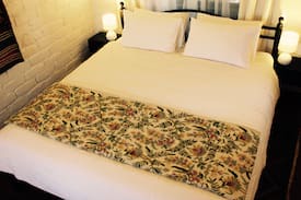 Denham Bed & Breakfast | ‘The Preachers Cottage’ BNB (2BRM Family Stay)